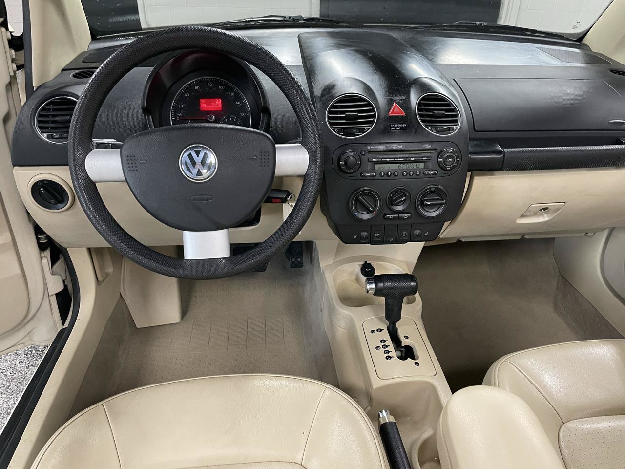 Used 2007 Volkswagen Beetle Convertible w/ Package 1 FWD image 17