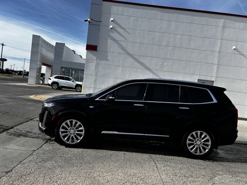 Used 2021 Cadillac XT6 Premium Luxury image 2