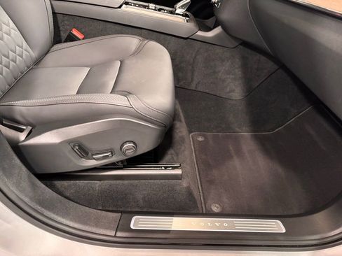 Certified 2025 Volvo XC90 B6 Plus image 17