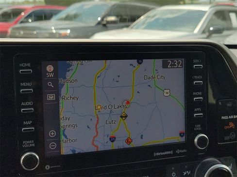 Used 2020 Toyota Highlander XLE image 27