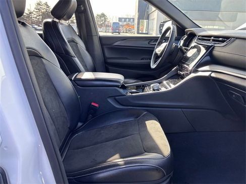 Certified 2023 Jeep Grand Cherokee L Laredo image 28