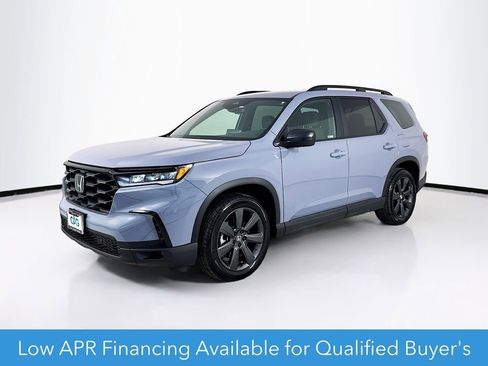 Used 2025 Honda Pilot Sport image 3