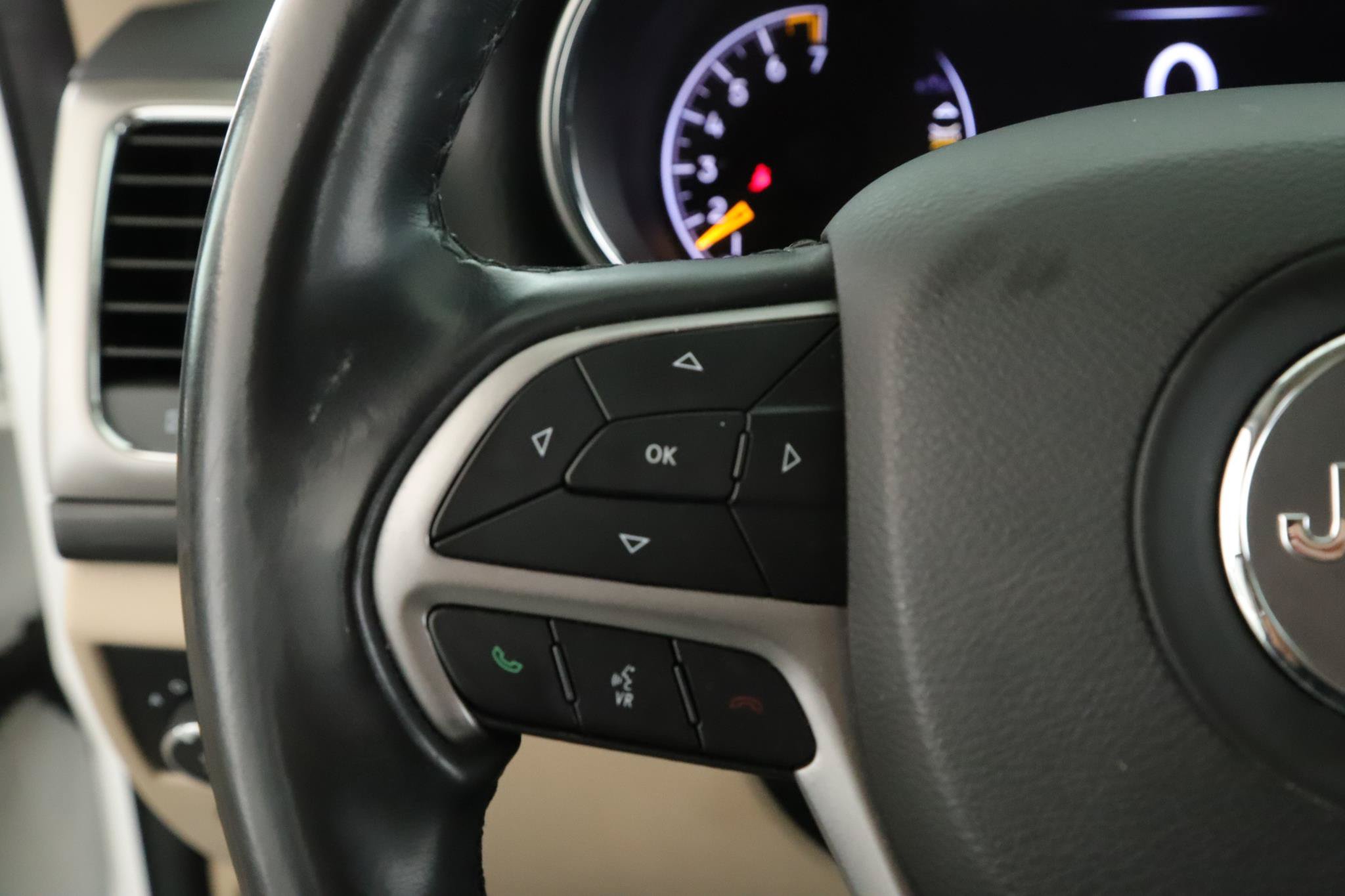 Certified 2022 Jeep Grand Cherokee Laredo E AWD/4WD image 9