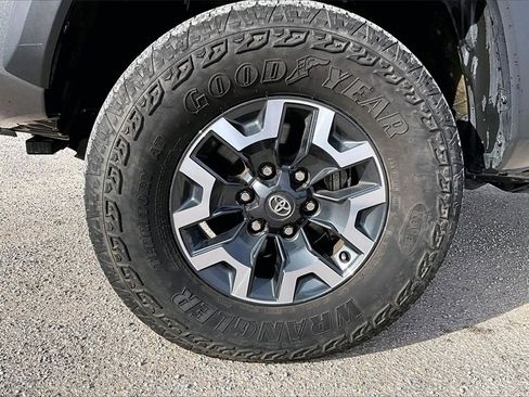 Used 2023 Toyota Tacoma TRD Off-Road image 9