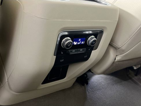 Used 2022 GMC Yukon XL Denali image 25