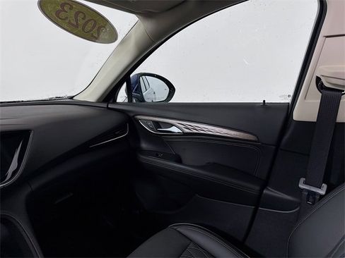 Used 2023 Buick Envision Avenir image 26