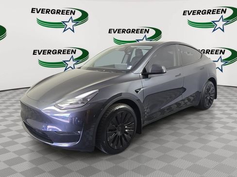 Used 2024 Tesla Model Y Long Range AWD/4WD image 1