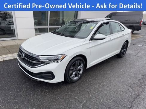 Certified 2024 Volkswagen Jetta SE w/ Panoramic Sunroof Package FWD image 4