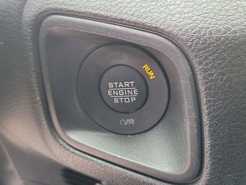 Used 2025 Jeep Gladiator Sport AWD/4WD image 28