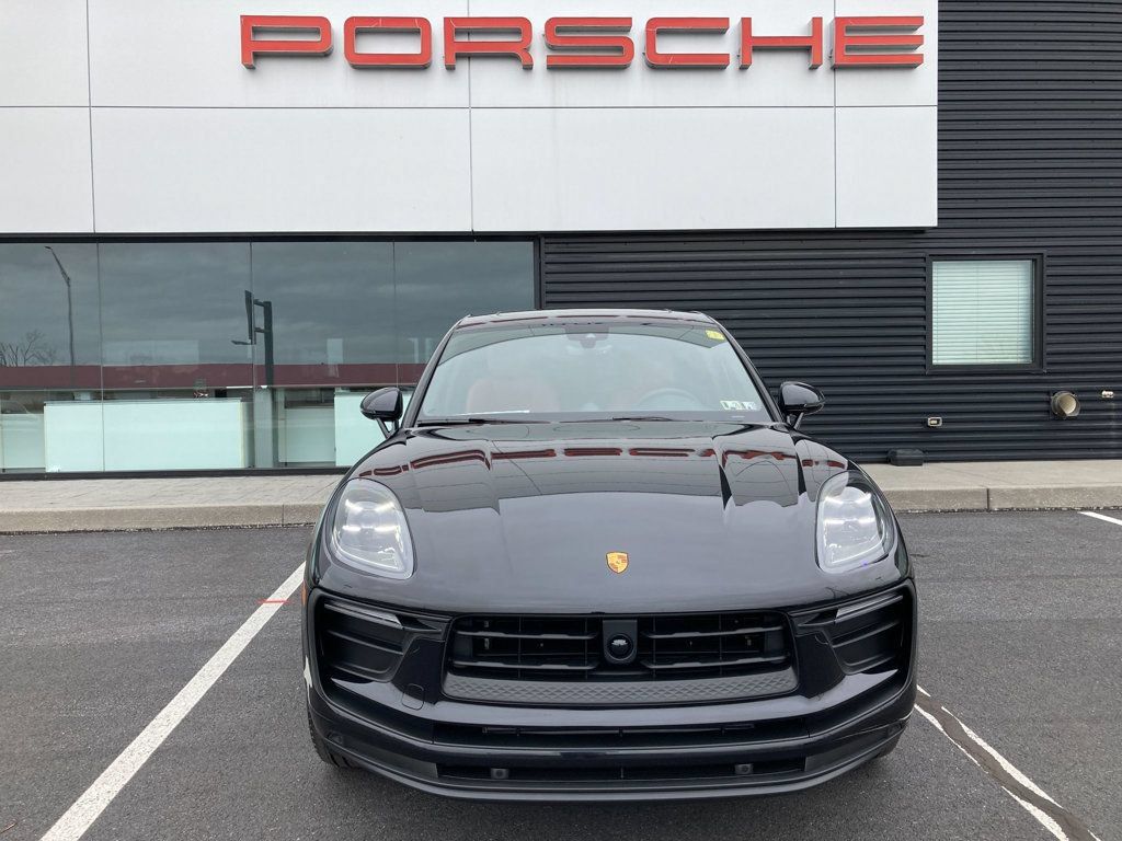 Used 2025 Porsche Macan AWD/4WD image 10
