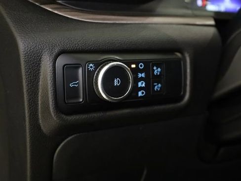 Used 2023 Ford Explorer Limited image 14