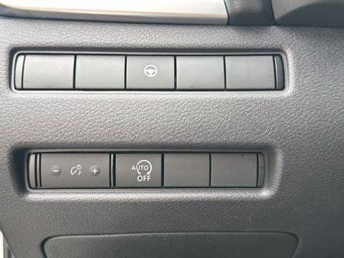Used 2023 Nissan Rogue SV AWD/4WD image 9