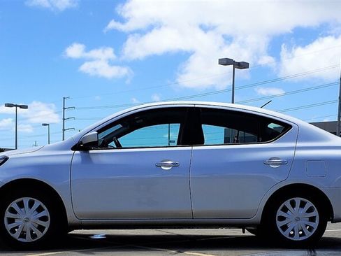 Used 2018 Nissan Versa SV FWD image 2