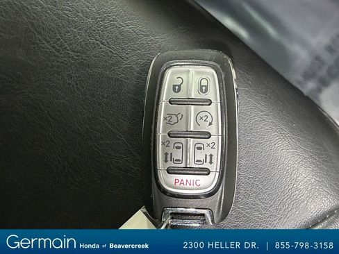 Used 2023 Chrysler Pacifica Touring-L image 34