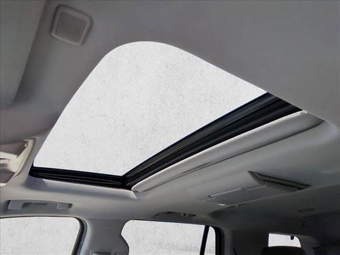 Used 2017 GMC Yukon Denali w/ Open Road Package image 16