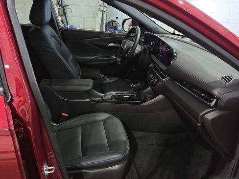 Used 2024 Buick Envista Sport Touring w/ Convenience II Package FWD image 10