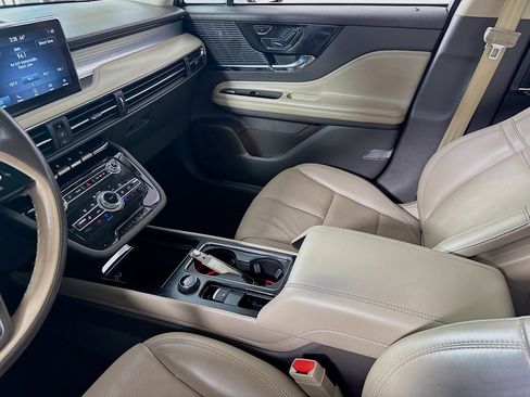 Used 2021 Lincoln Corsair AWD w/ Premium Package image 24