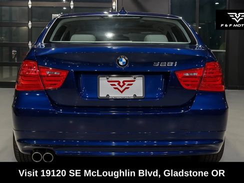 Used 2011 BMW 328i xDrive Sedan AWD/4WD image 4