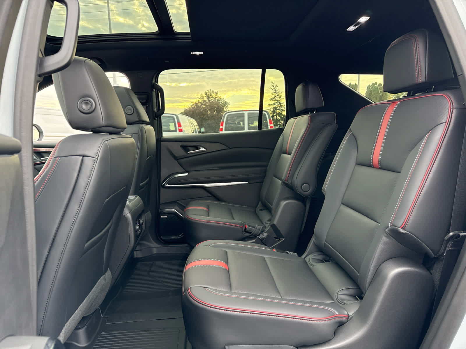 New 2027 Chevrolet Traverse RS w/ LPO, Floor Liner Package AWD/4WD image 25
