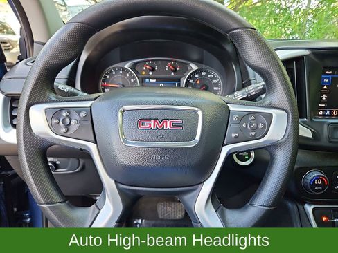 Used 2024 GMC Terrain SLE w/ Driver Convenience Package FWD image 10