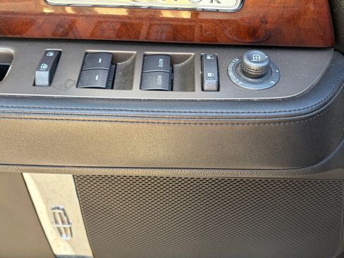 Used 2012 Lincoln Navigator 4WD image 8