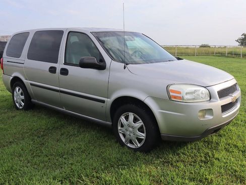 Used 2006 Chevrolet Uplander LS w/ Climate Package FWD image 4