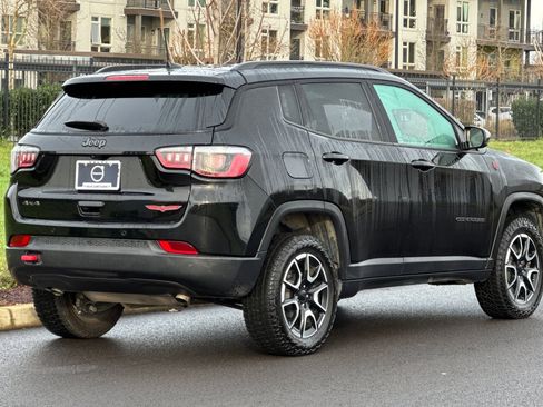 Used 2024 Jeep Compass Trailhawk image 3