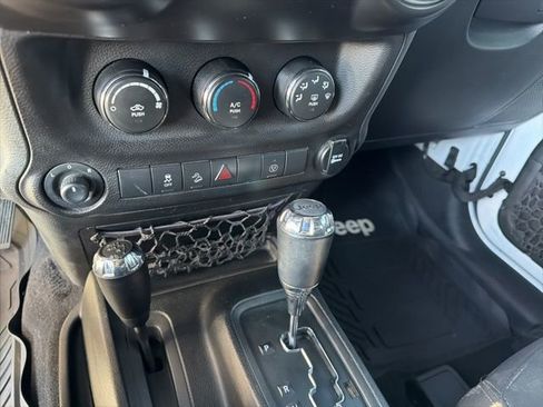 Used 2017 Jeep Wrangler Sahara image 20