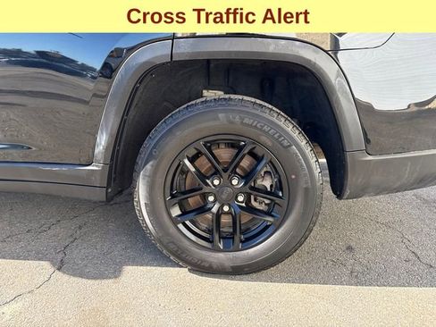 Used 2023 Jeep Grand Cherokee L Laredo w/ Luxury Tech Group I image 9