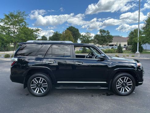 Used 2017 Toyota 4Runner Limited AWD/4WD image 9