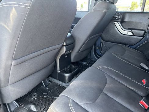 Used 2016 Jeep Wrangler Unlimited Rubicon w/ Connectivity Group AWD/4WD image 18