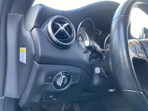 Used 2014 Mercedes-Benz CLA 250 image 29