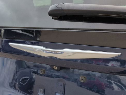 Used 2017 Chrysler Pacifica Touring-L FWD image 11