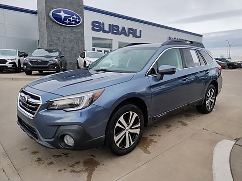 Used 2018 Subaru Outback 2.5i Limited image 2