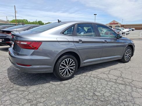 Used 2021 Volkswagen Jetta SE FWD image 6