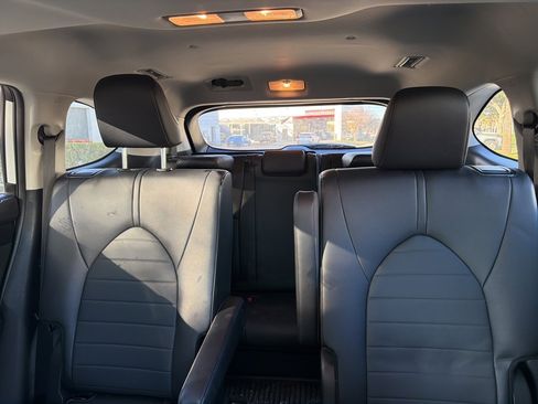 Used 2024 Toyota Highlander LE image 11