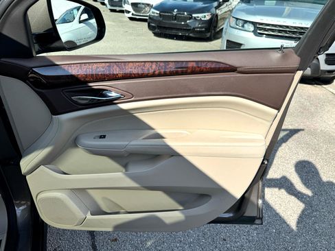 Used 2011 Cadillac SRX Luxury image 16