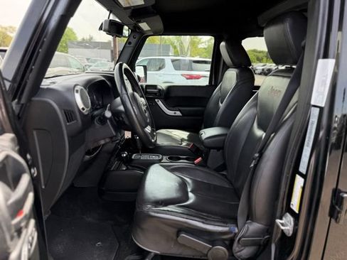 Used 2018 Jeep Wrangler Unlimited Sahara AWD/4WD image 11