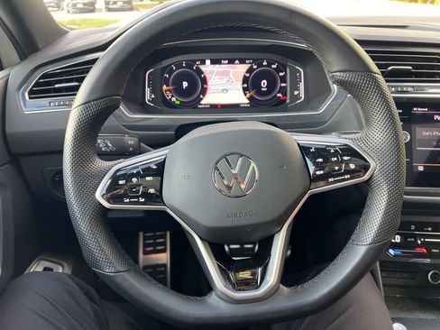 Certified 2022 Volkswagen Tiguan SEL R-Line AWD/4WD image 15