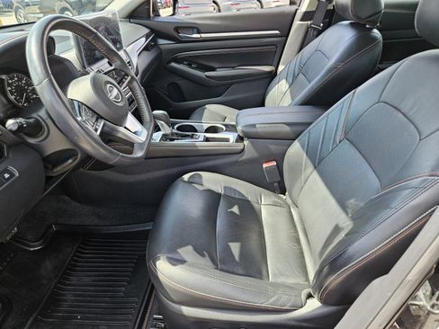 Used 2023 Nissan Altima 2.5 SR w/ SR Premium Package FWD image 7