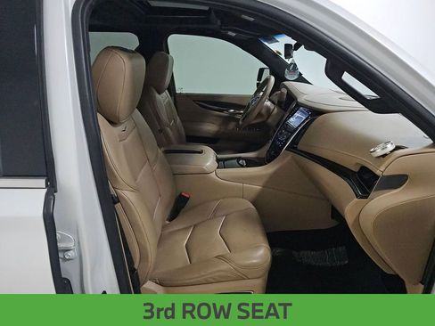 Used 2018 Cadillac Escalade Platinum RWD image 15