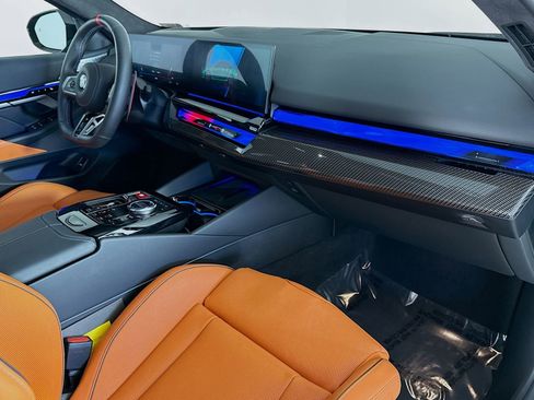 Used 2025 BMW M5 w/ Carbon Package image 30