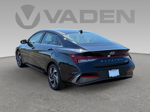 New 2026 Hyundai Elantra Limited FWD image 24