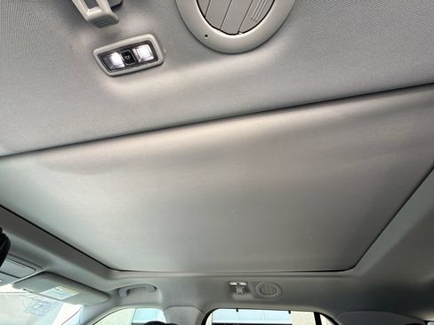 Used 2021 Ford Explorer Limited w/ Equipment Group 301A RWD image 17