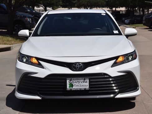 Used 2022 Toyota Camry LE FWD image 3