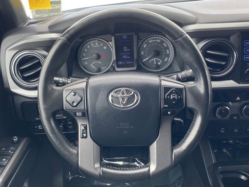 Used 2016 Toyota Tacoma TRD Sport w/ Premium & Technology Package AWD/4WD image 17