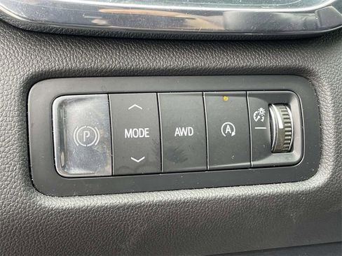 Used 2024 GMC Acadia Elevation image 30