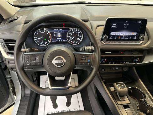 Certified 2024 Nissan Rogue SV image 3