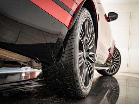 Used 2022 Land Rover Range Rover Velar R-Dynamic S image 39