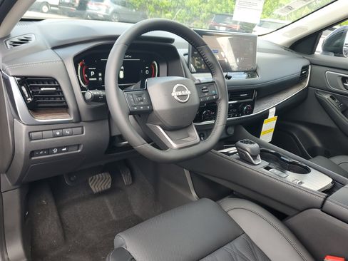 New 2025 Nissan Rogue Platinum w/ Platinum Premium Package image 9